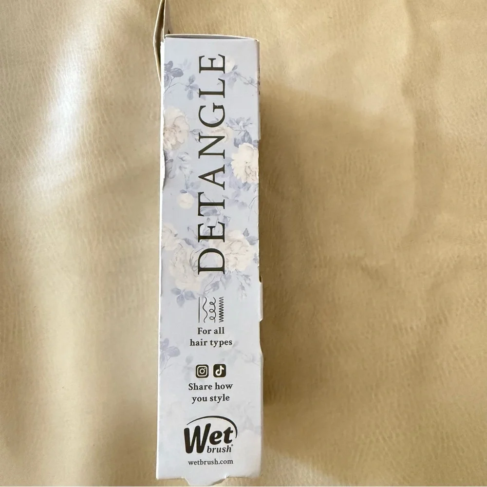 LoveShackFancy X  Wet Brush MINI Detangler Brush Everblooming Rosettes